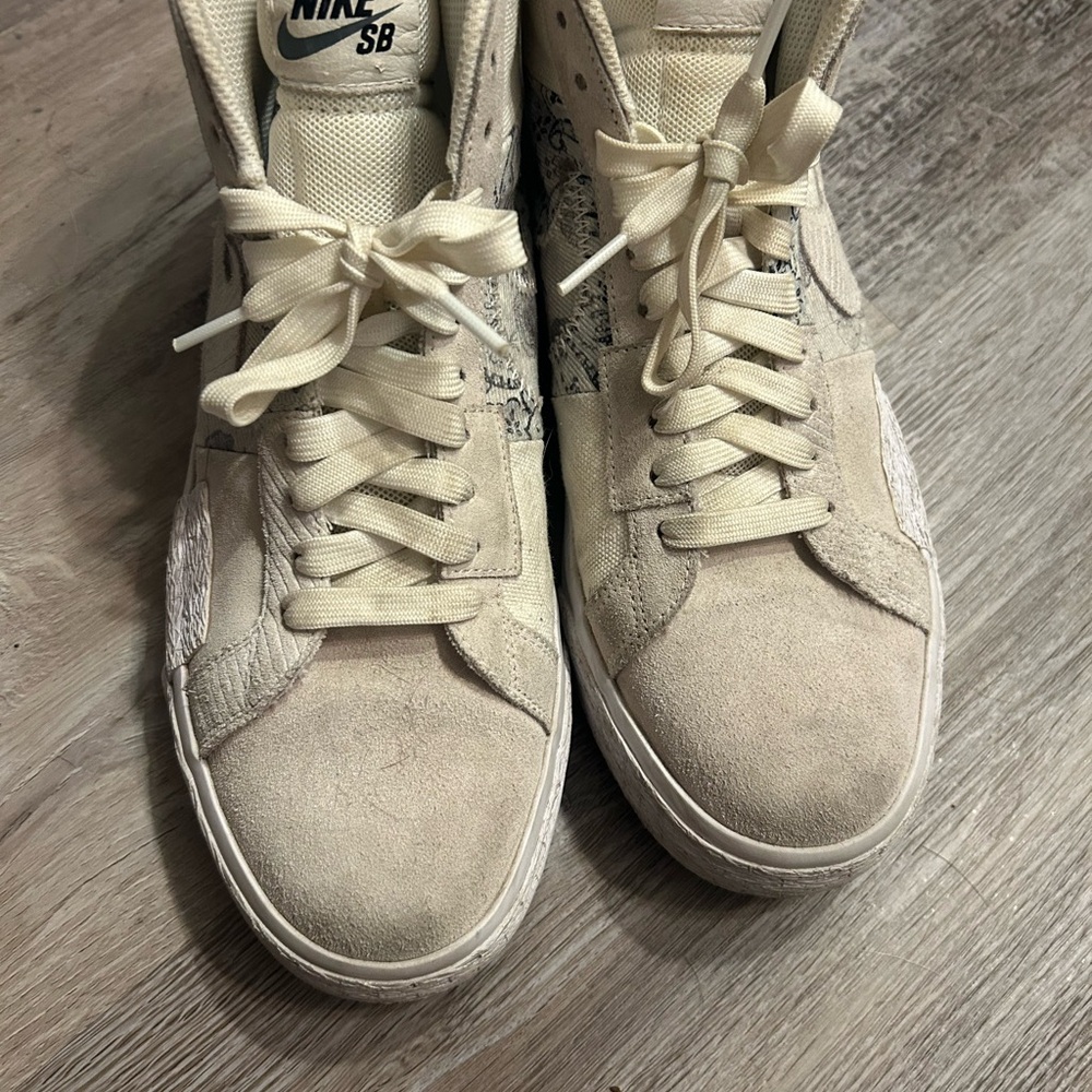 Nike SB Beige High-Top Sneakers